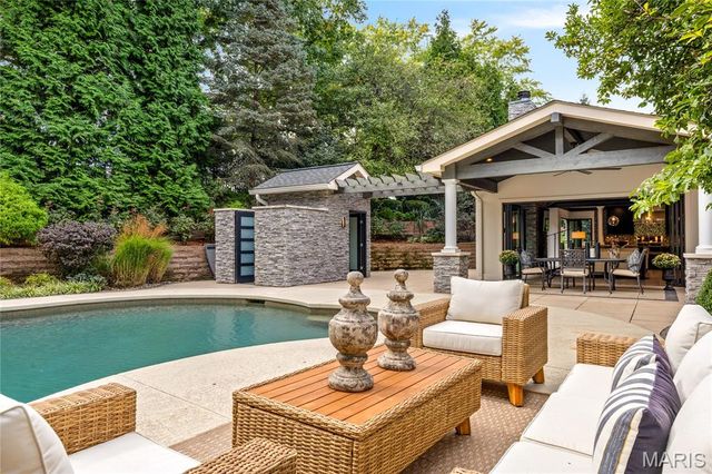 29 Muirfield Lane, Town And Country, MO 63141