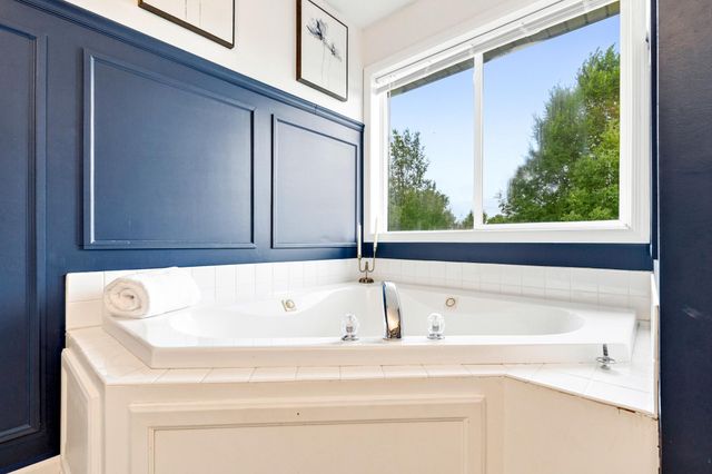 9082 Glenborough Drive, Elko New Market, MN 55020