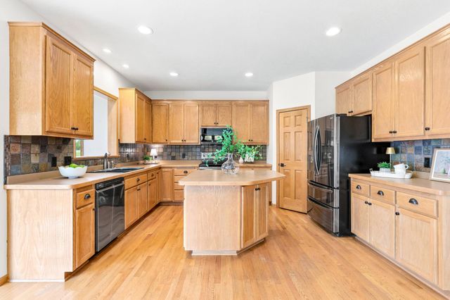 9082 Glenborough Drive, Elko New Market, MN 55020