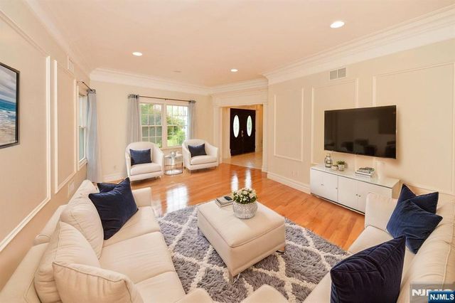 2186 Jones Road, Fort Lee, NJ 07024