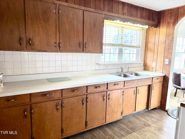 123 Randolph Avenue, Jonesville, VA 24263