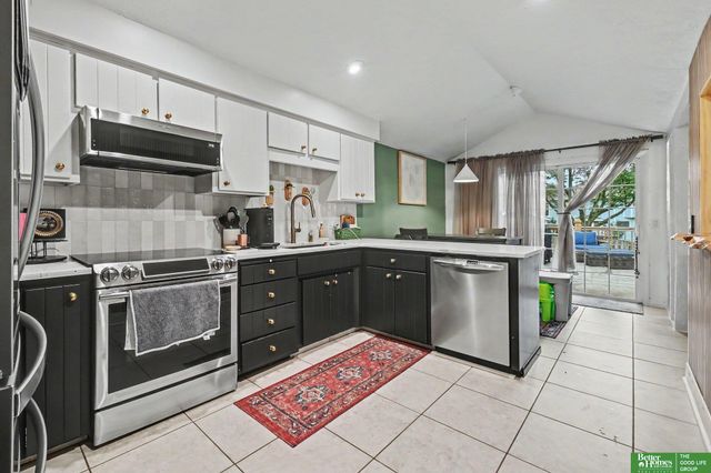 653 S 212 Street, Omaha, NE 68022