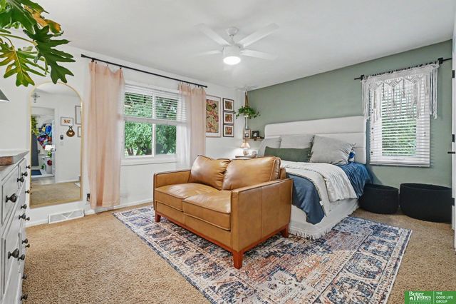 653 S 212 Street, Omaha, NE 68022