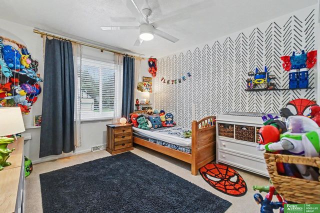 653 S 212 Street, Omaha, NE 68022