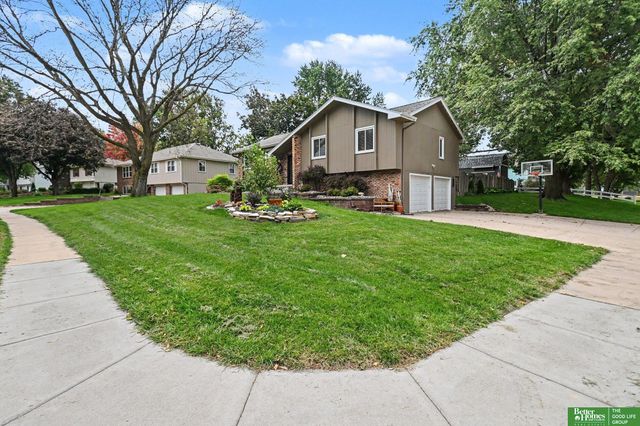 653 S 212 Street, Omaha, NE 68022
