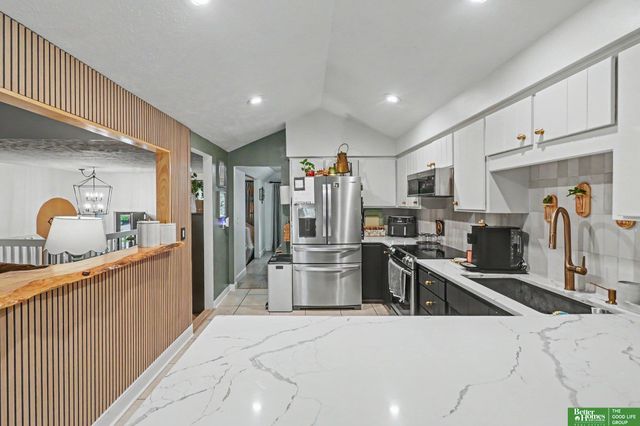653 S 212 Street, Omaha, NE 68022