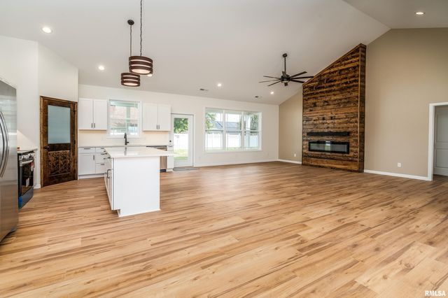 1106 HORIZON Drive, Marion, IL 62959
