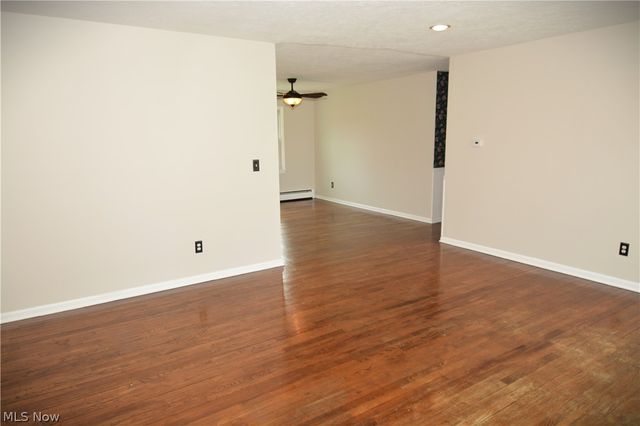 2405 Weymouth Road, Hinckley, OH 44233