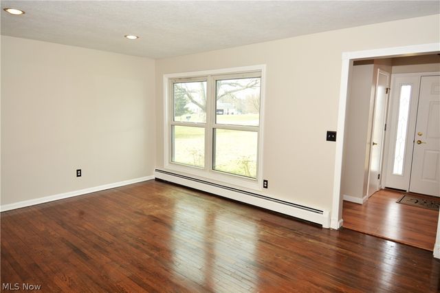 2405 Weymouth Road, Hinckley, OH 44233