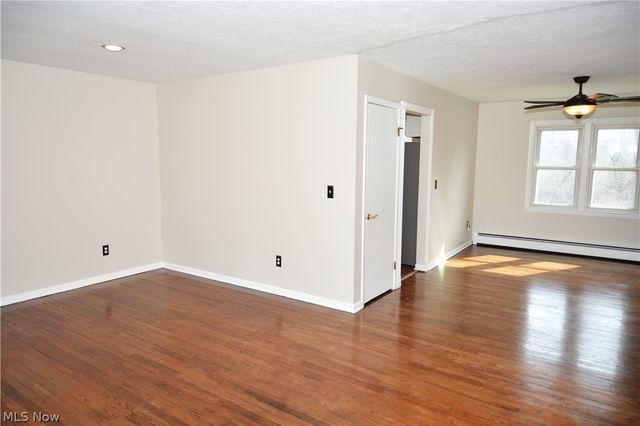 2405 Weymouth Road, Hinckley, OH 44233