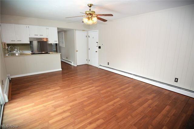 2405 Weymouth Road, Hinckley, OH 44233