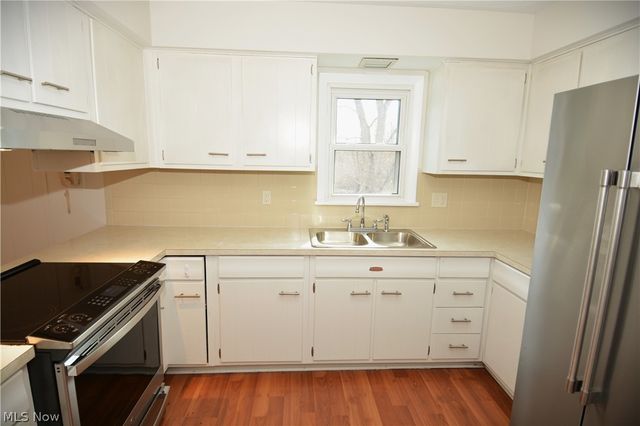 2405 Weymouth Road, Hinckley, OH 44233