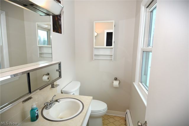 2405 Weymouth Road, Hinckley, OH 44233