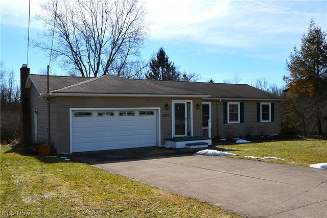 2405 Weymouth Road, Hinckley, OH 44233