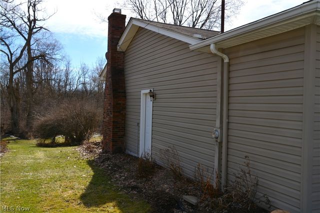 2405 Weymouth Road, Hinckley, OH 44233