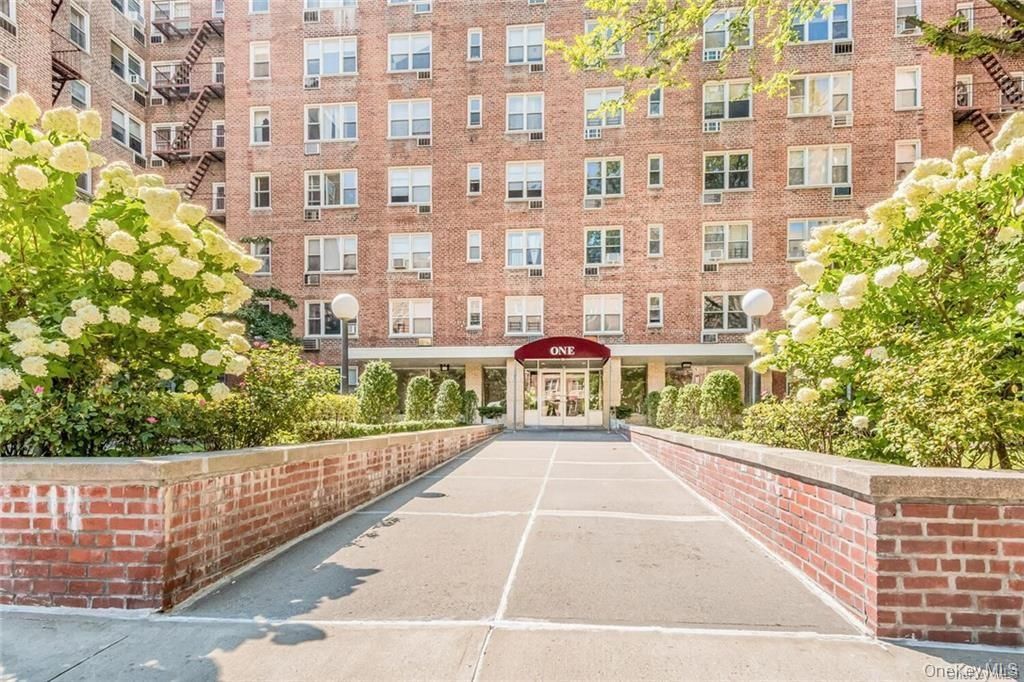4 Sadore Lane 2W, Yonkers, NY 10710