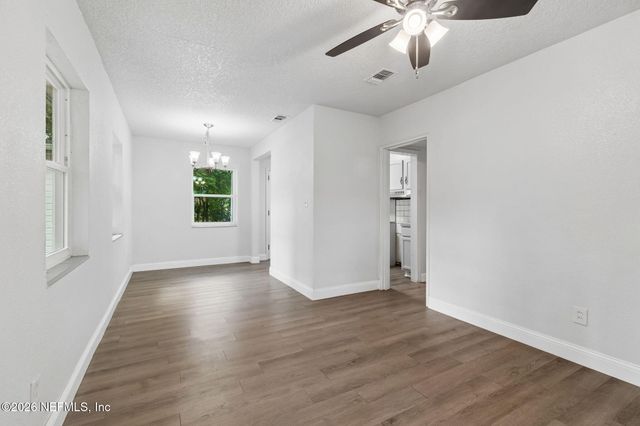 3524 CENTERHILL Drive N, Jacksonville, FL 32254