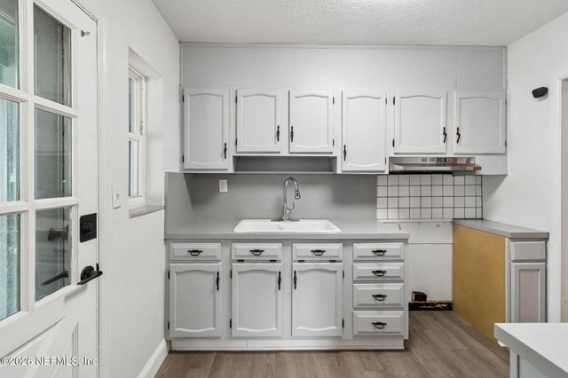 3524 CENTERHILL Drive N, Jacksonville, FL 32254
