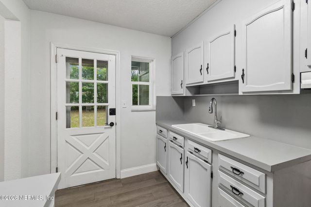 3524 CENTERHILL Drive N, Jacksonville, FL 32254