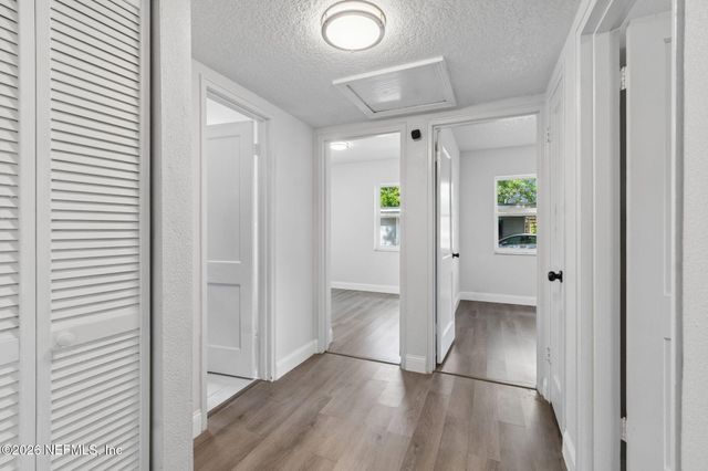 3524 CENTERHILL Drive N, Jacksonville, FL 32254