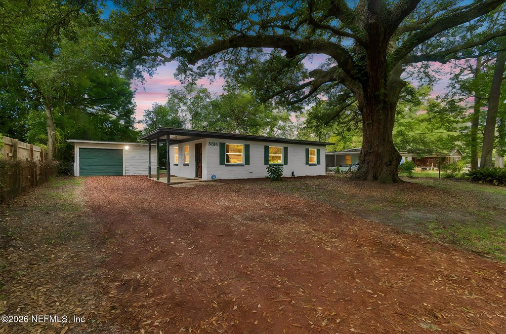3524 CENTERHILL Drive N, Jacksonville, FL 32254