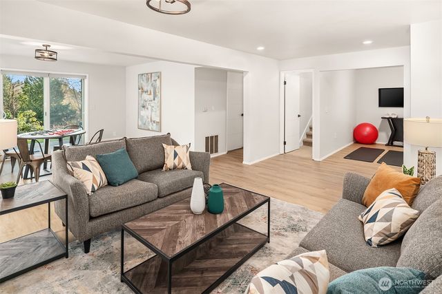 13517 246th Avenue SE, Issaquah, WA 98027