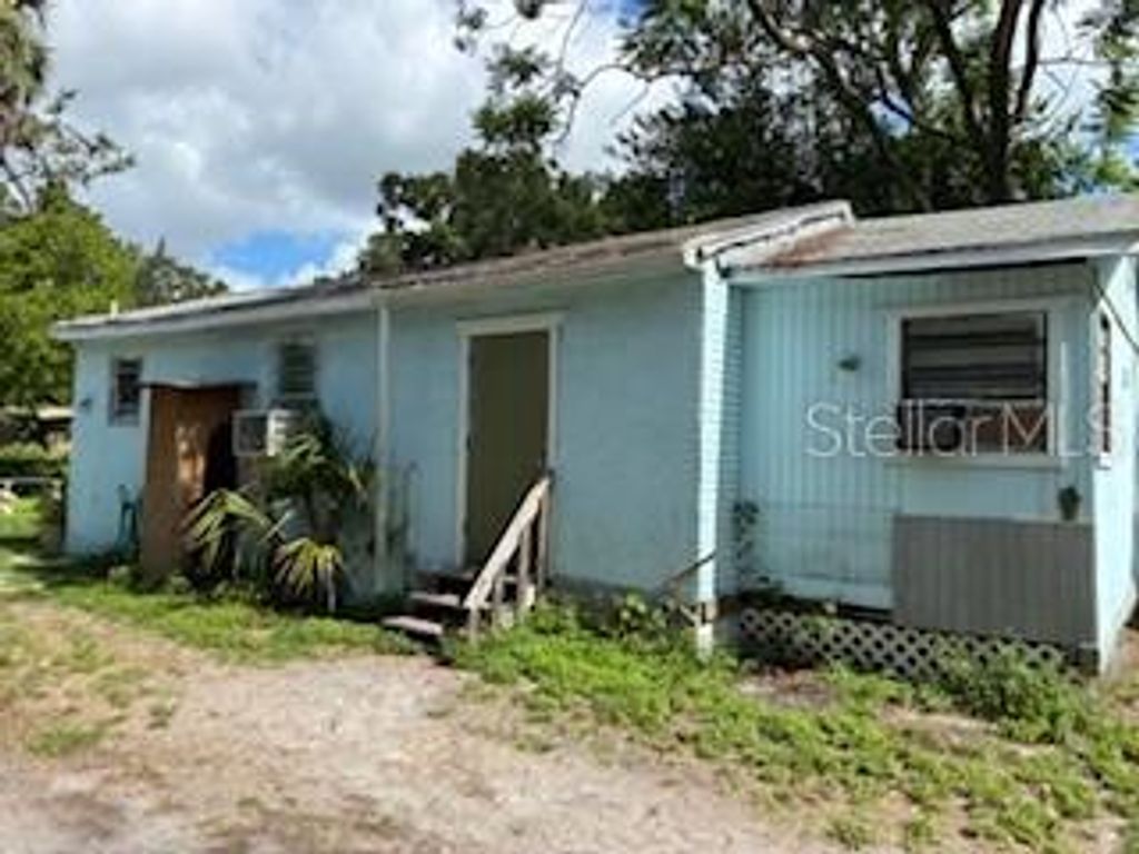 8310 N HILLSBOROUGH LANE, Tampa, FL 33604