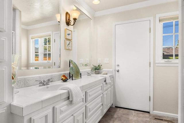 2 Ortalon Avenue, Santa Cruz, CA 95060
