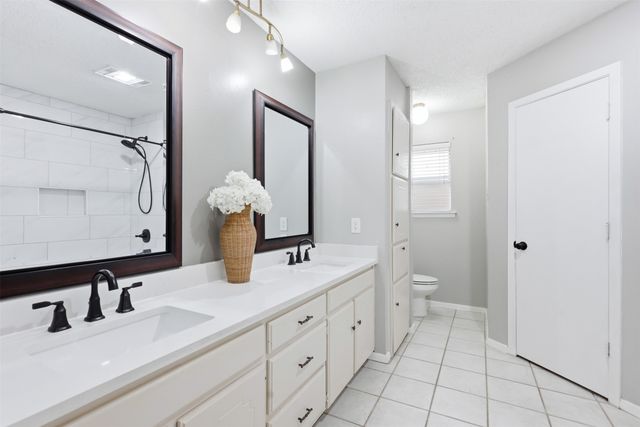 5536 Meadow Oak Street, North Richland Hills, TX 76180