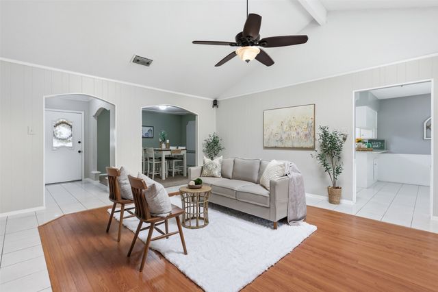 5536 Meadow Oak Street, North Richland Hills, TX 76180