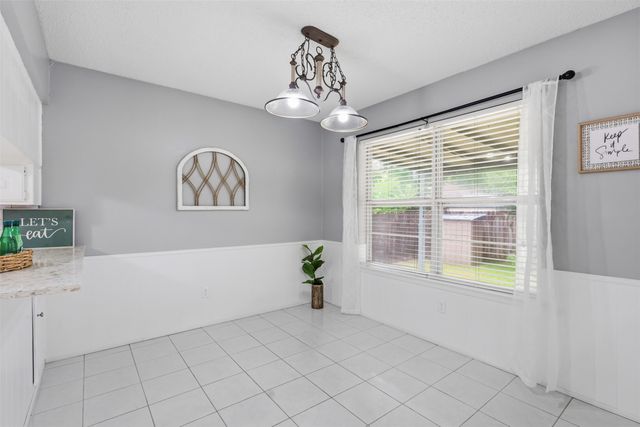 5536 Meadow Oak Street, North Richland Hills, TX 76180