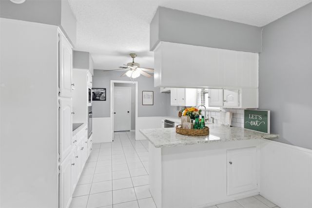 5536 Meadow Oak Street, North Richland Hills, TX 76180
