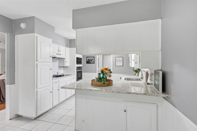 5536 Meadow Oak Street, North Richland Hills, TX 76180