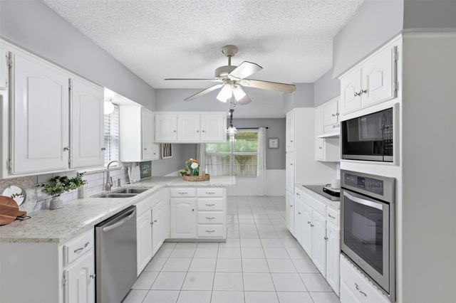 5536 Meadow Oak Street, North Richland Hills, TX 76180
