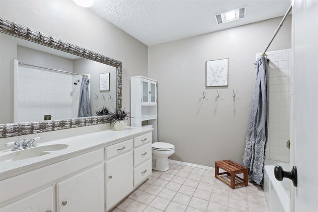 5536 Meadow Oak Street, North Richland Hills, TX 76180