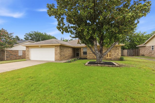 5536 Meadow Oak Street, North Richland Hills, TX 76180