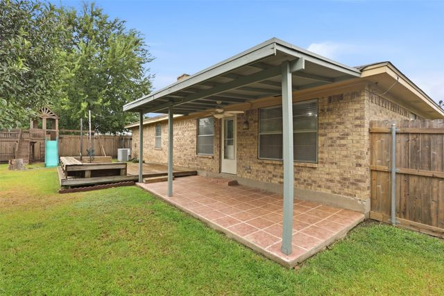 5536 Meadow Oak Street, North Richland Hills, TX 76180