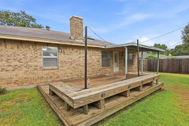 5536 Meadow Oak Street, North Richland Hills, TX 76180