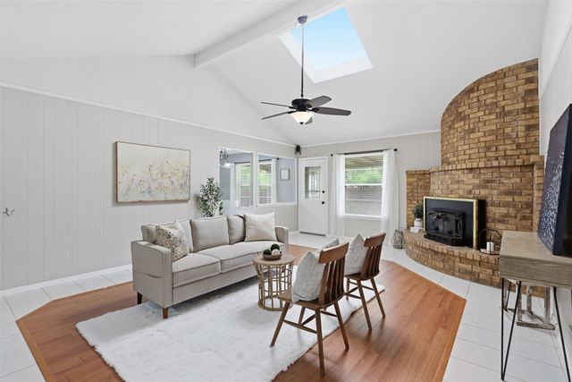 5536 Meadow Oak Street, North Richland Hills, TX 76180