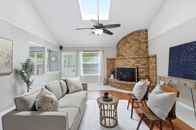 5536 Meadow Oak Street, North Richland Hills, TX 76180