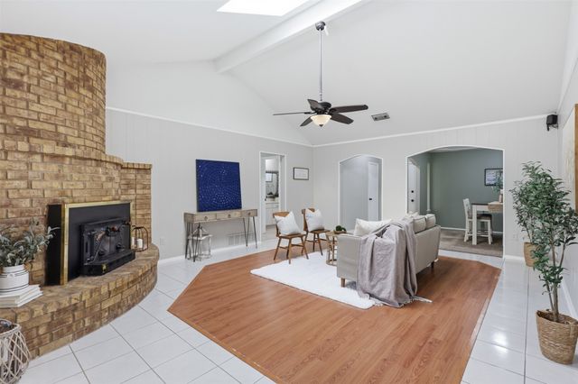 5536 Meadow Oak Street, North Richland Hills, TX 76180