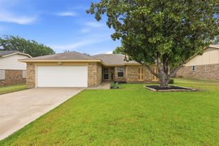5536 Meadow Oak Street, North Richland Hills, TX 76180