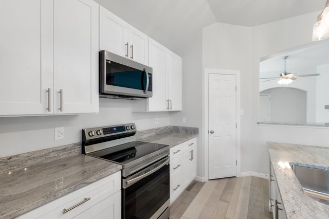 811 Cutting Horse Drive, Mansfield, TX 76063