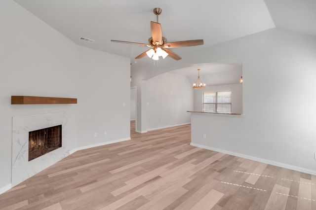 811 Cutting Horse Drive, Mansfield, TX 76063
