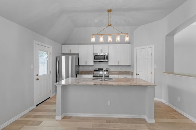 811 Cutting Horse Drive, Mansfield, TX 76063