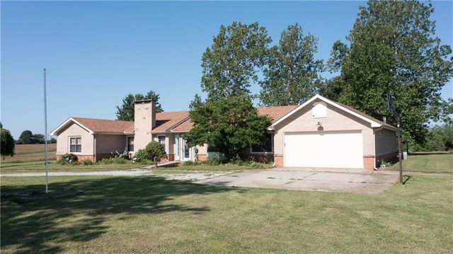 14610 State Route DD Highway, Savannah, MO 64485