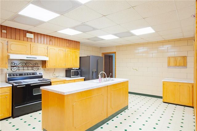 14610 State Route DD Highway, Savannah, MO 64485