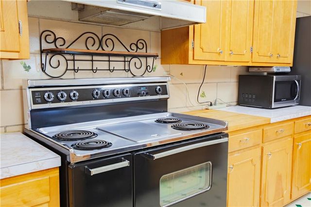 14610 State Route DD Highway, Savannah, MO 64485