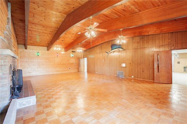 14610 State Route DD Highway, Savannah, MO 64485