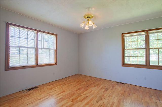 14610 State Route DD Highway, Savannah, MO 64485